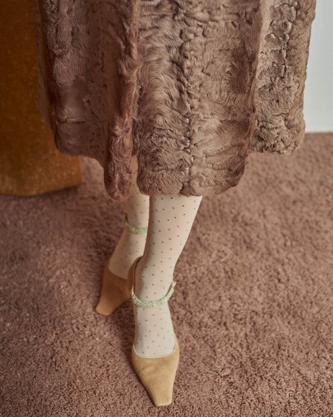 Cappotto in pelliccia astrakan anni 60 rosa cipria