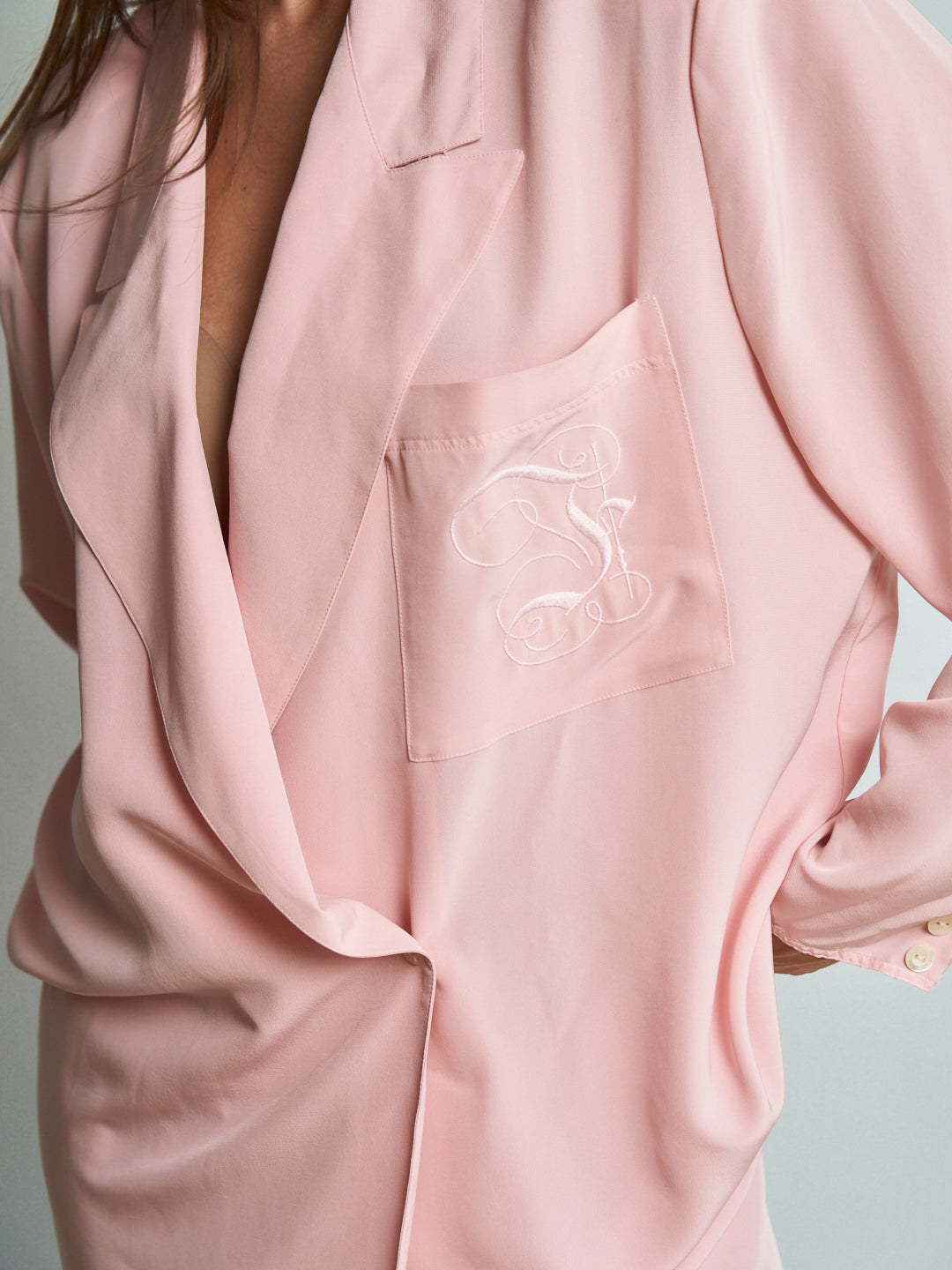 Pigiama vintage con ricamo sul taschino rosa collo scialle