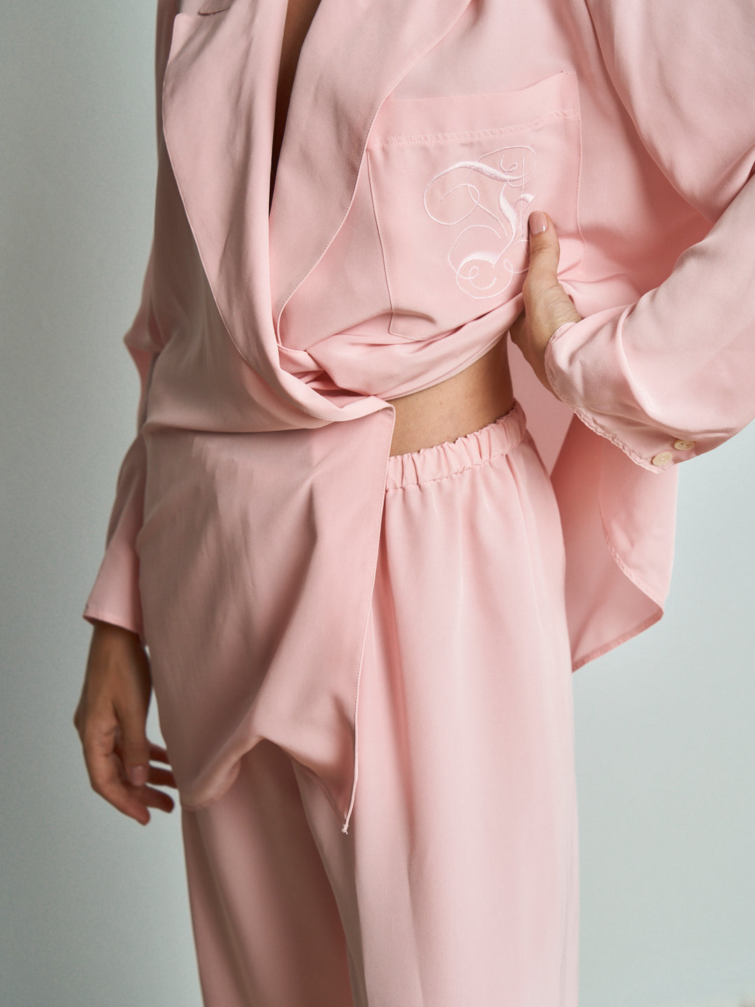 Pigiama vintage con ricamo sul taschino rosa collo scialle