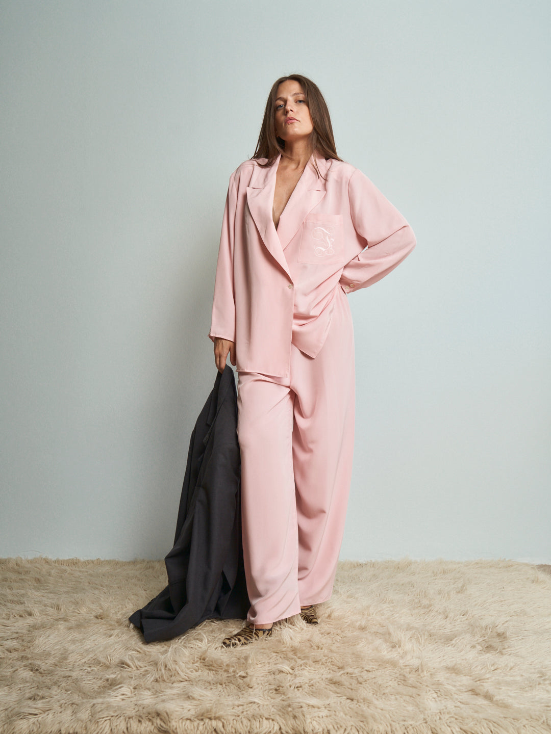 Pigiama vintage con ricamo sul taschino rosa collo scialle