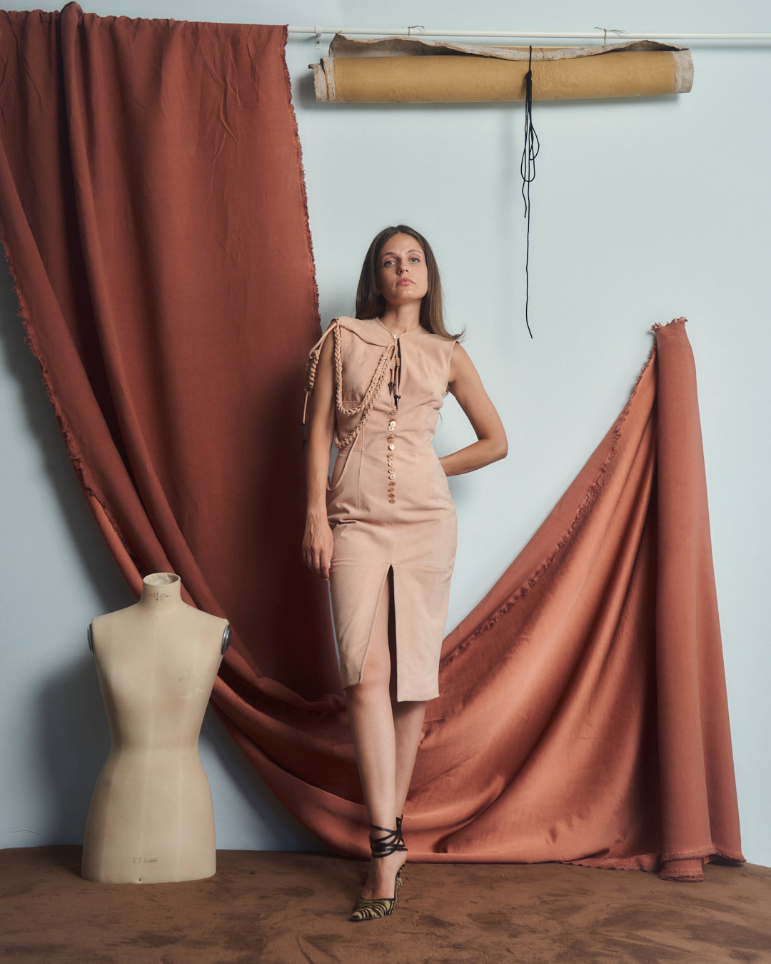 Abito in pelle suede firmato Antonio Berardi 1998