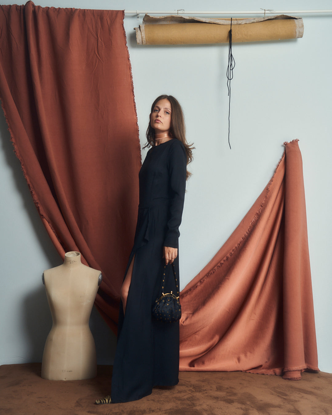 Abito lungo Cedric Charlier asimmetrico a pieghe