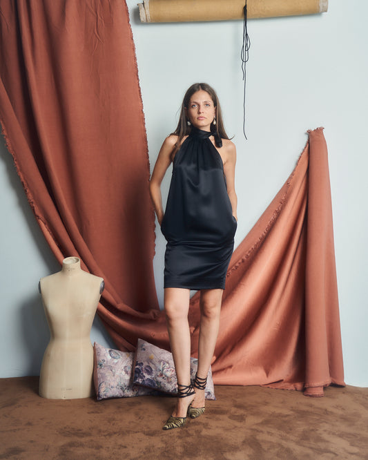 Abito Diane von Fustenberg in seta con nodo sul collo e tasche