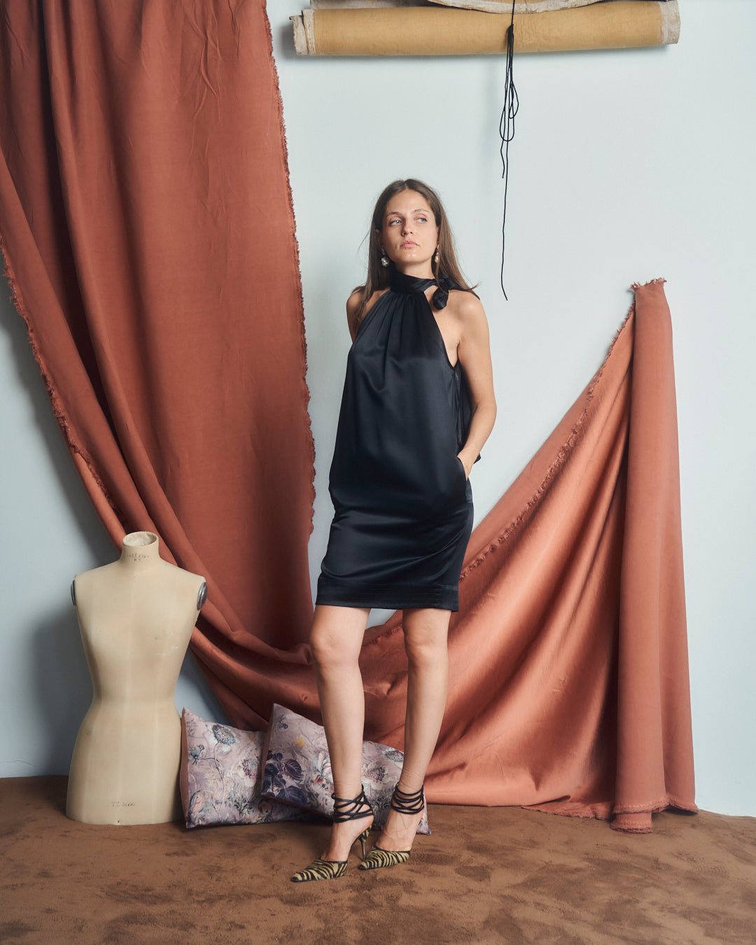 Abito Diane von Fustenberg in seta con nodo sul collo e tasche