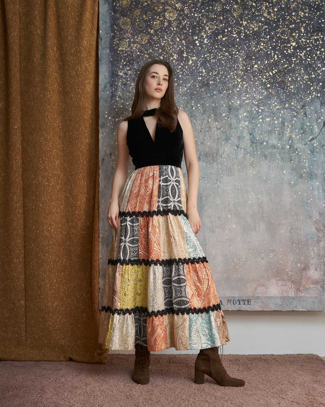 Abito in velluto e balze in broccato anni 70 sartoriale