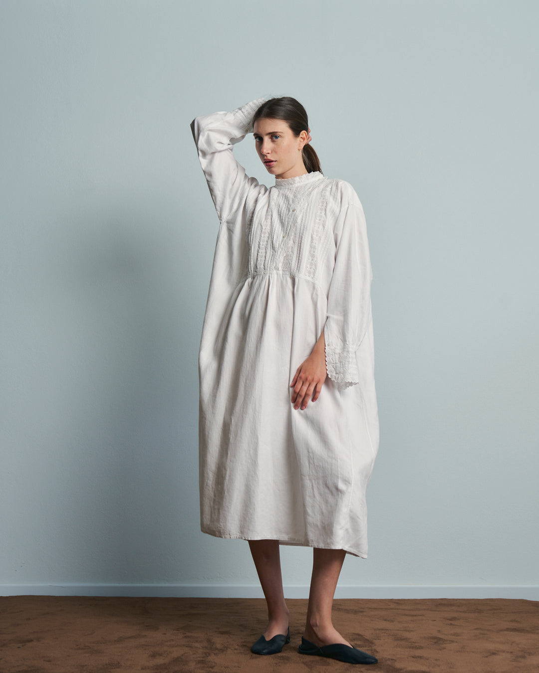 Abito in cotone antico bianco primi 900
