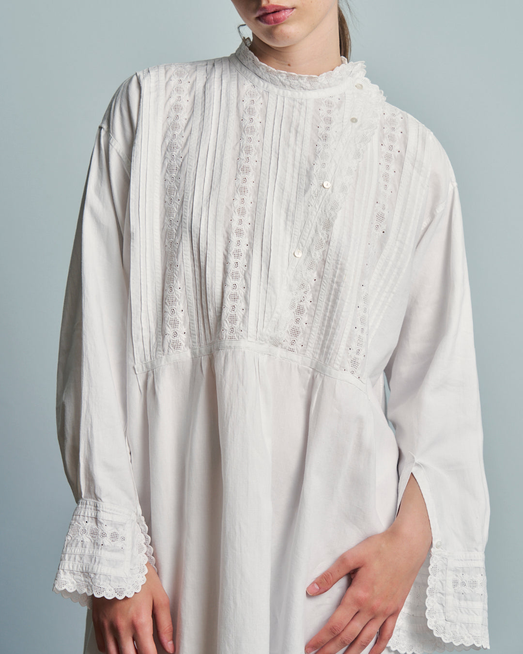 Abito in cotone antico bianco primi 900