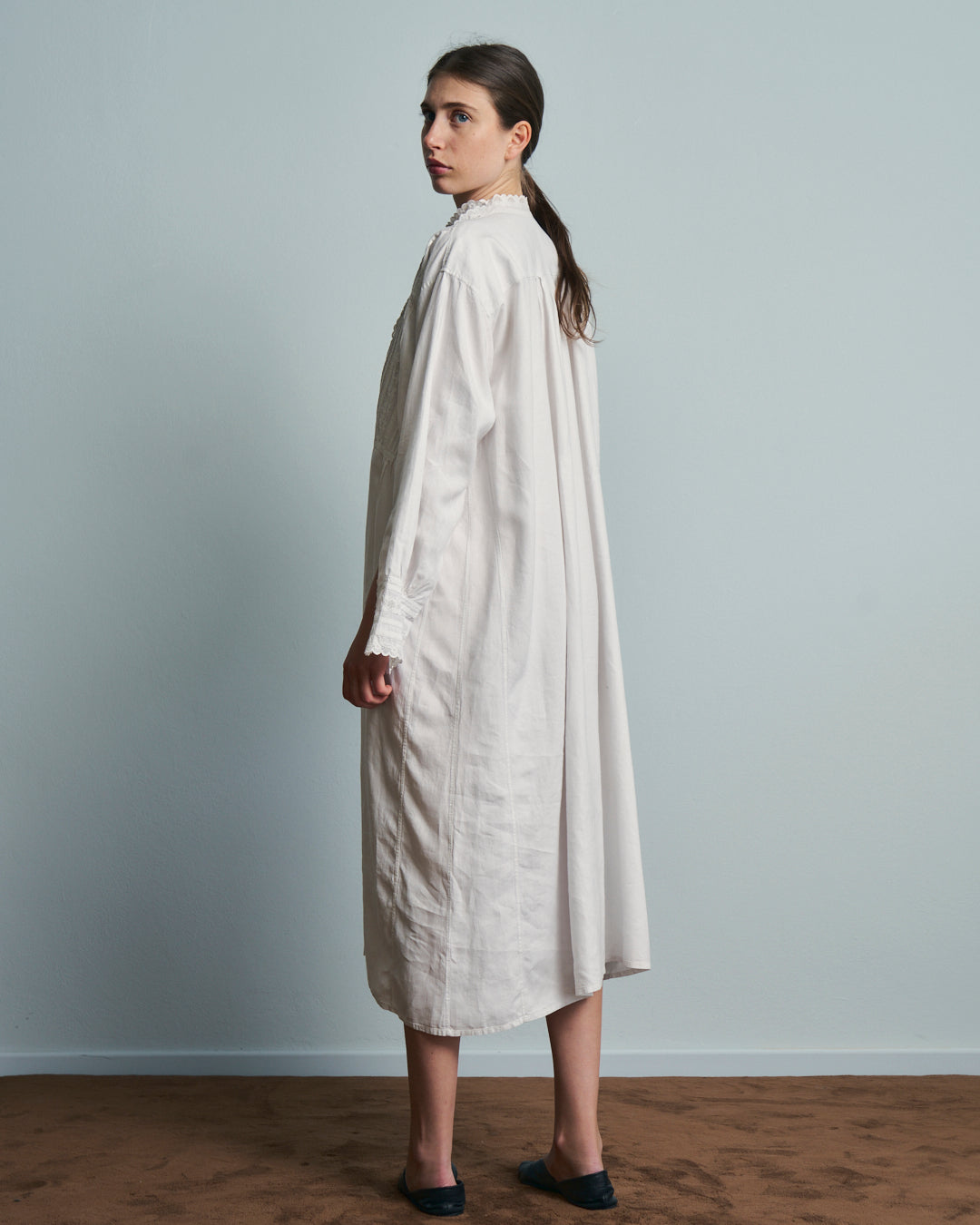 Abito in cotone antico bianco primi 900