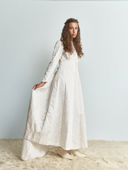 Abito da Sposa fine anni 50 in broccato bianco con rose applicate
