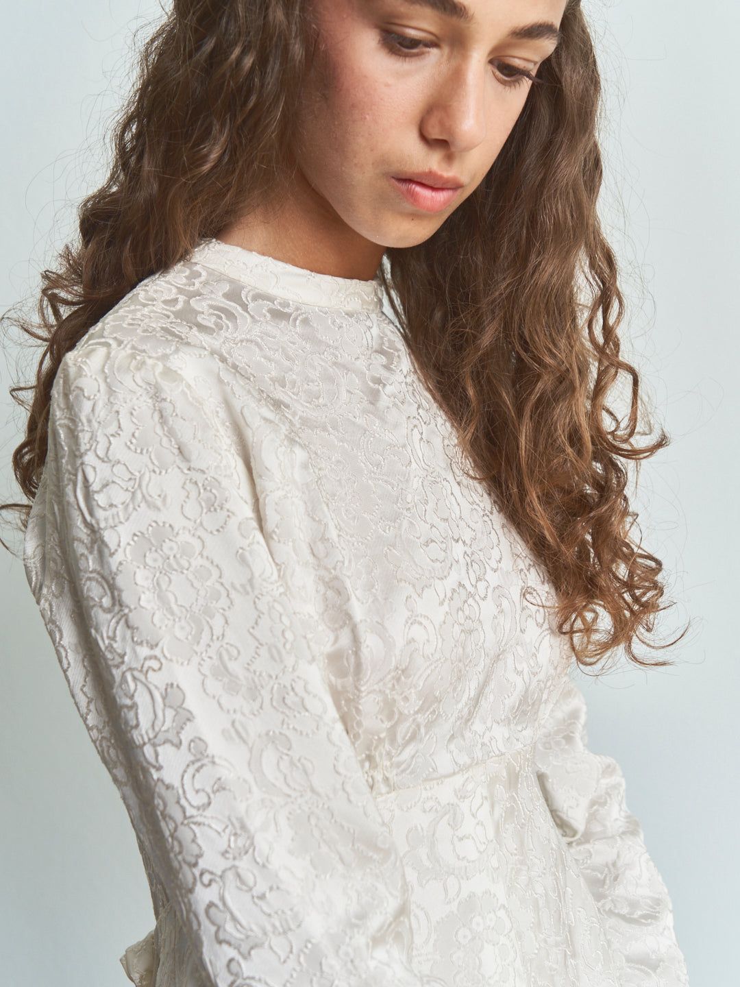 Abito da Sposa fine anni 50 in broccato bianco con rose applicate