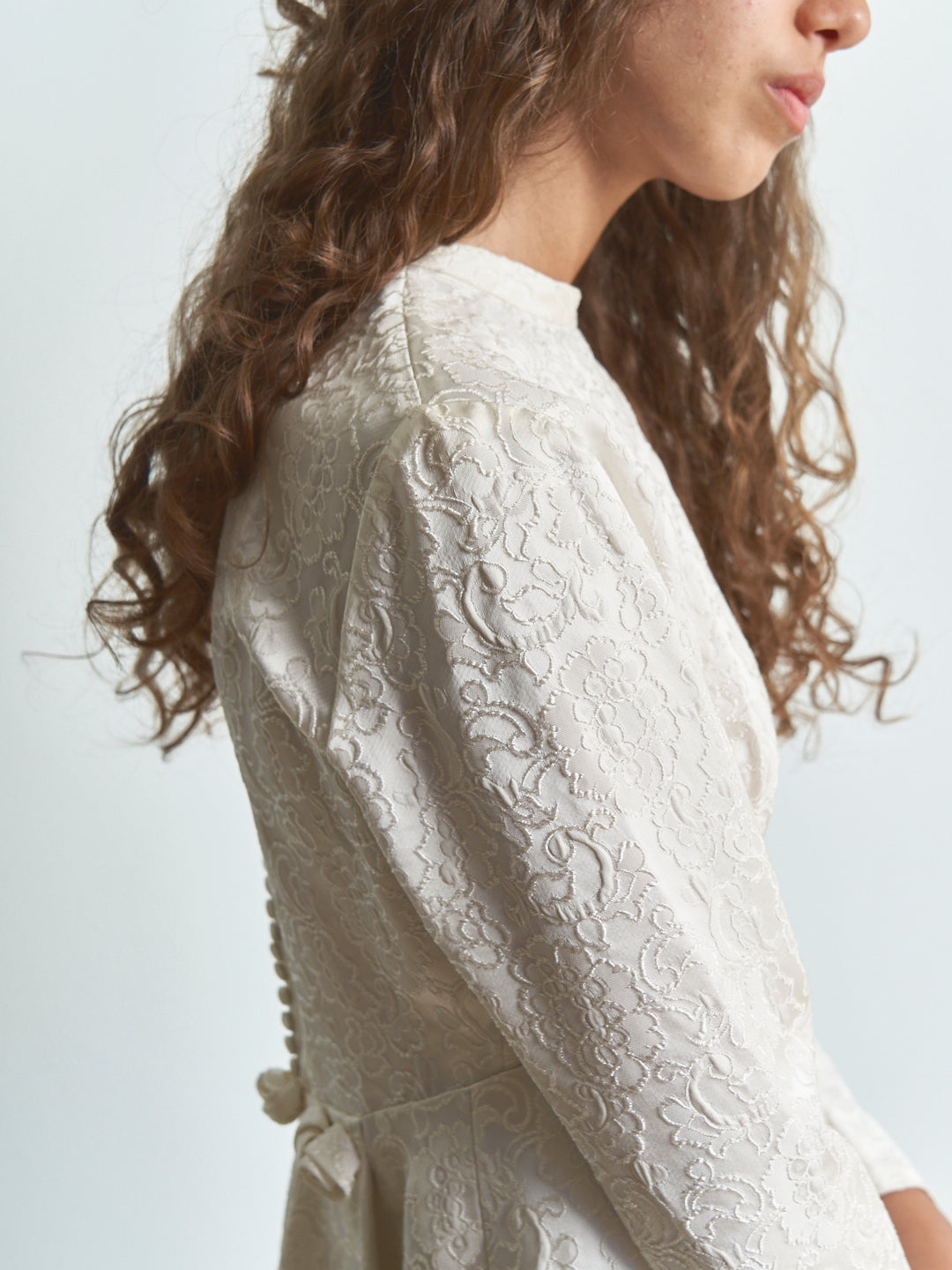 Abito da Sposa fine anni 50 in broccato bianco con rose applicate