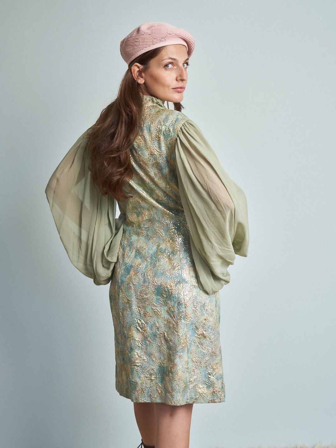 Abito anni 60 lurex broccato e seta verde salvia azzurro e oro