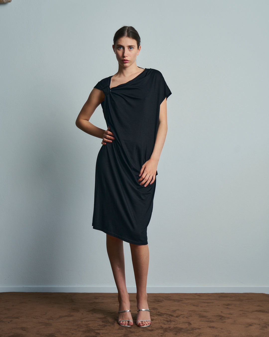 Abito DKNY anni 90 asimmetrico in jersey