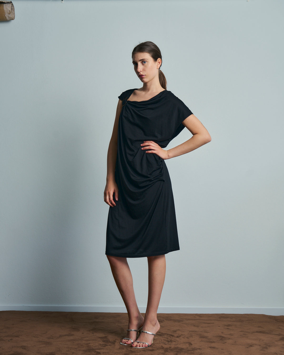 Abito DKNY anni 90 asimmetrico in jersey
