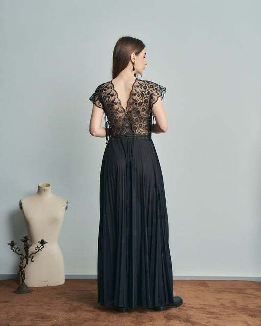 Abito lingerie anni 70 con gonna plissettata e bustino in pizzo