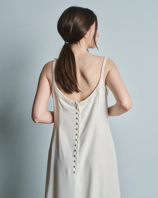 Abito anni 90 con profili a perline chandelier bianco ottico spalline