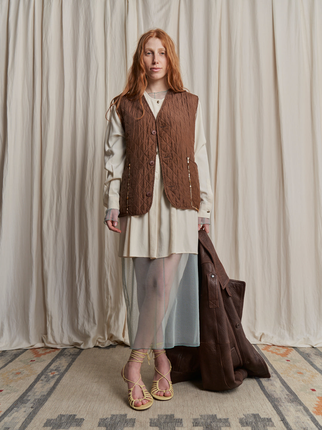 Gilet in pura seta effetto pesca color cioccolato