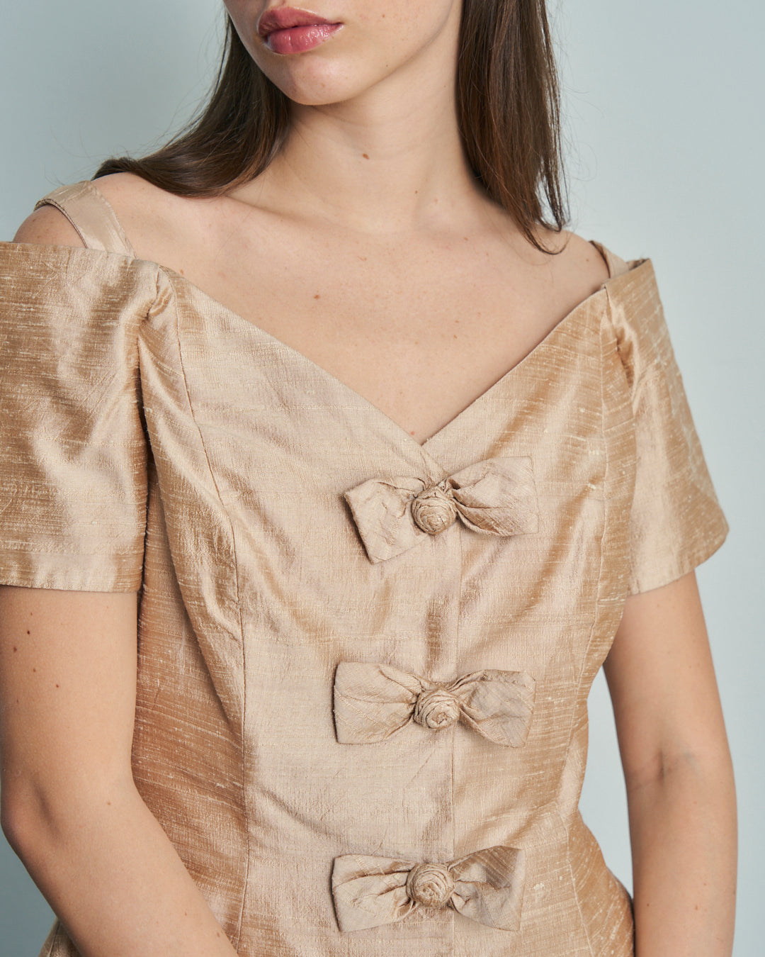 Blusa anni 80 in seta champagne con fiocchi