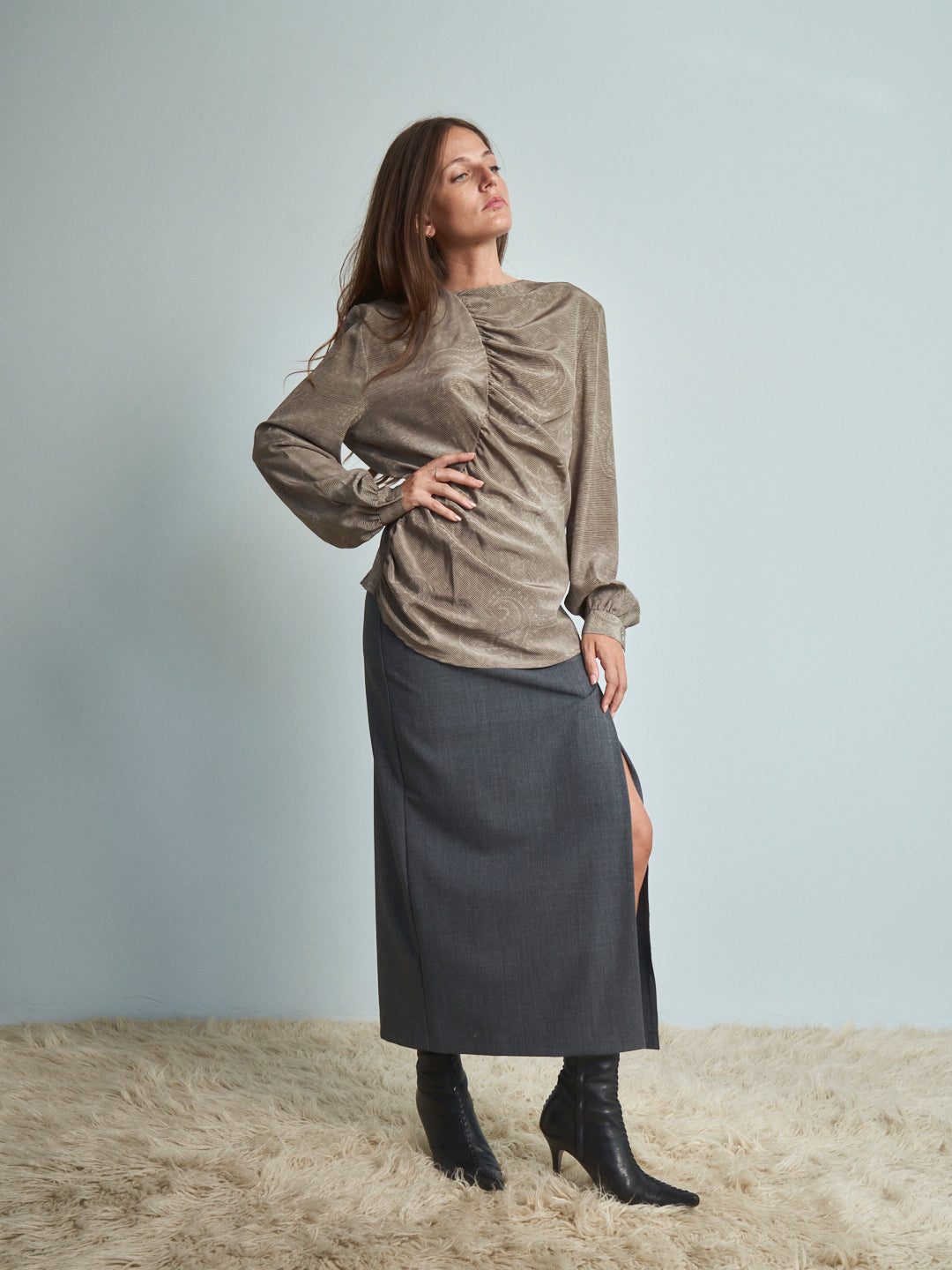 Blusa firmata Erreuno anni 80 in pura seta con arriccio davanti