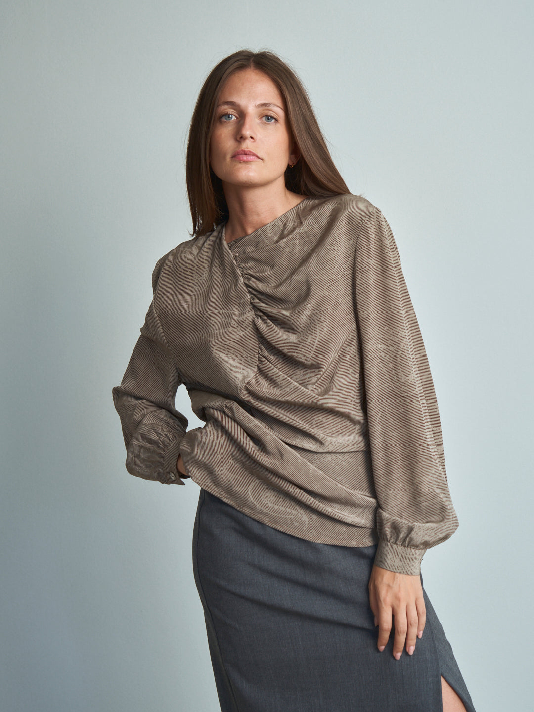 Blusa firmata Erreuno anni 80 in pura seta con arriccio davanti
