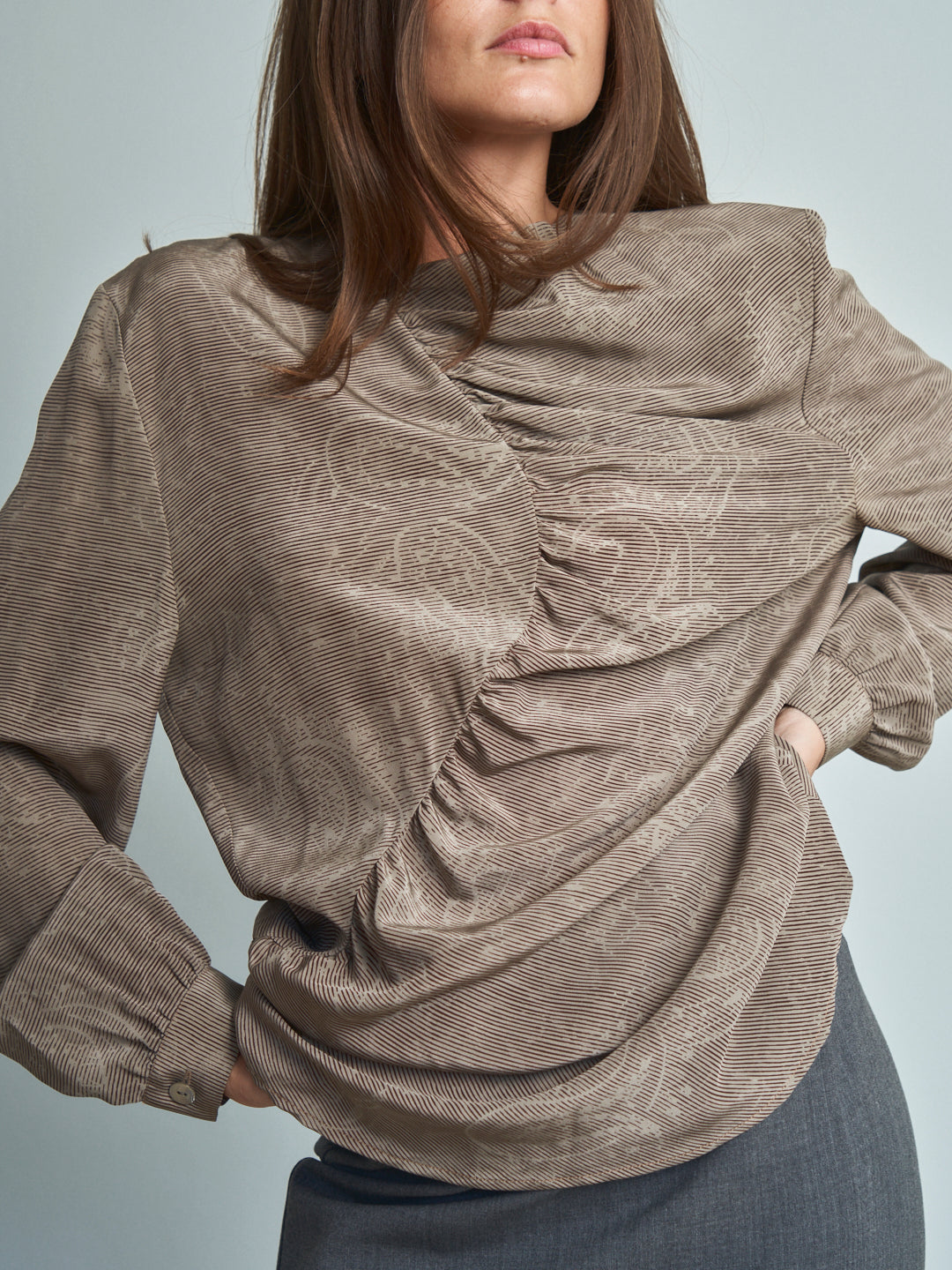 Blusa firmata Erreuno anni 80 in pura seta con arriccio davanti