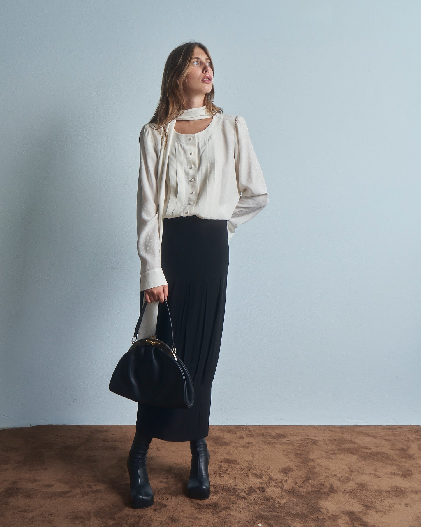 Blusa in seta jacquard pois con bottoncini perla