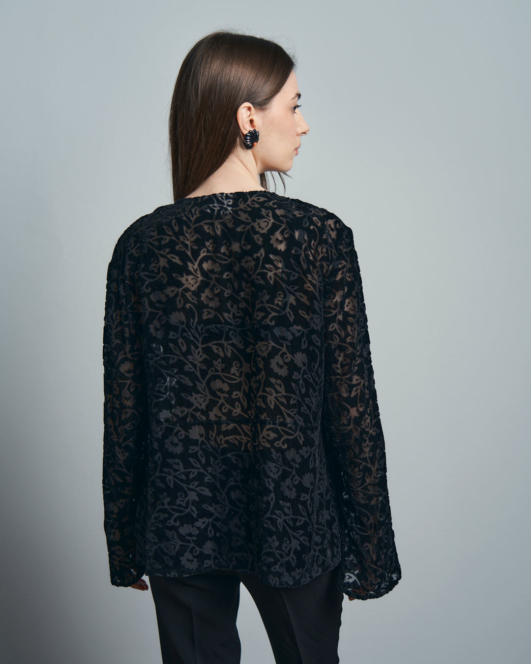 Blusa aperta con laccio in velluto devore