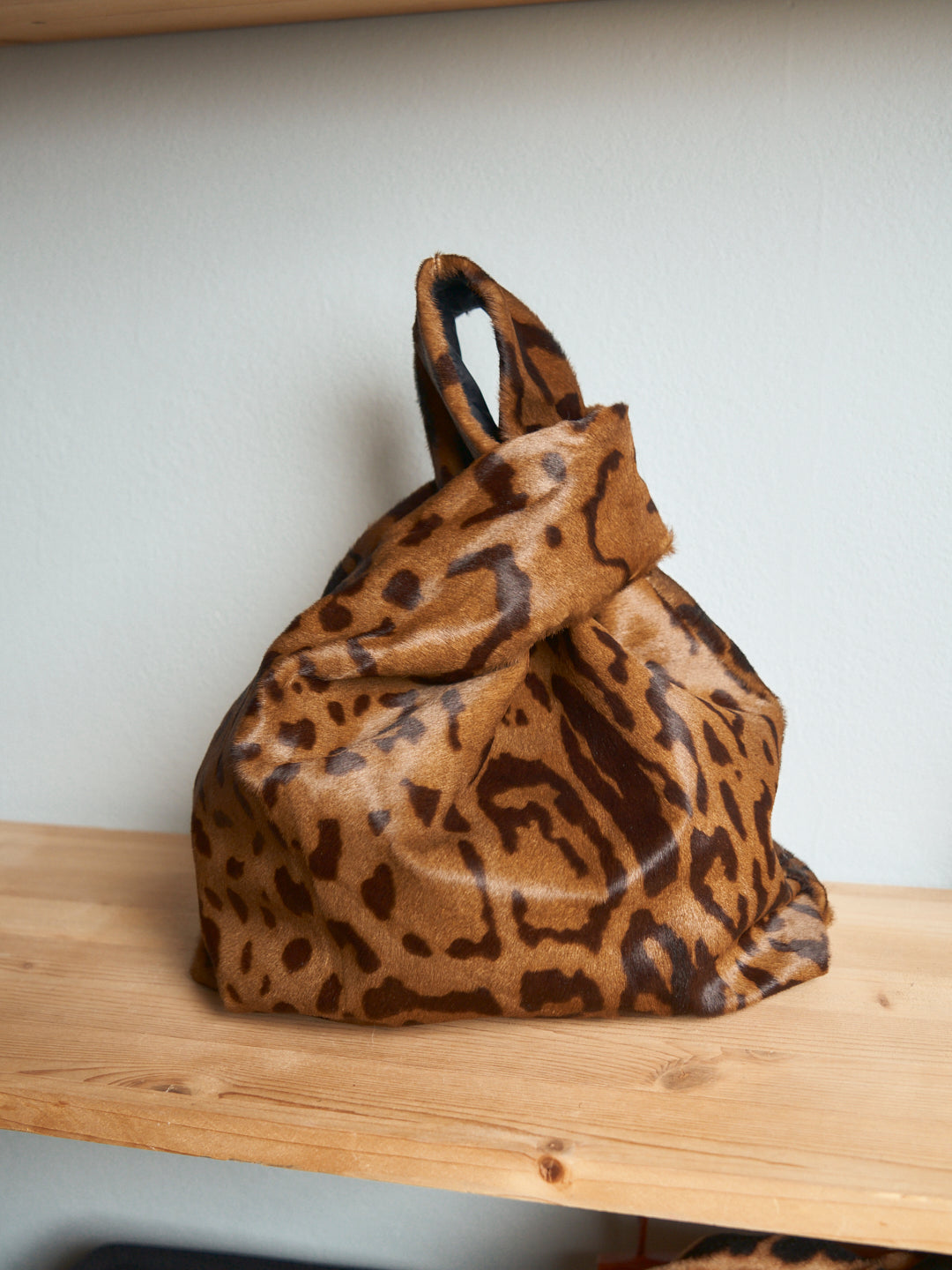 Borsa a sacchetto in pelle di cavallino maculato