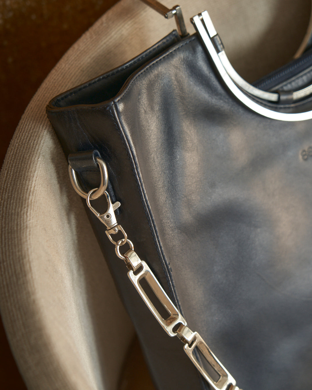 Borsa Sergio Rossi in pelle con catena e trims galvanica argento