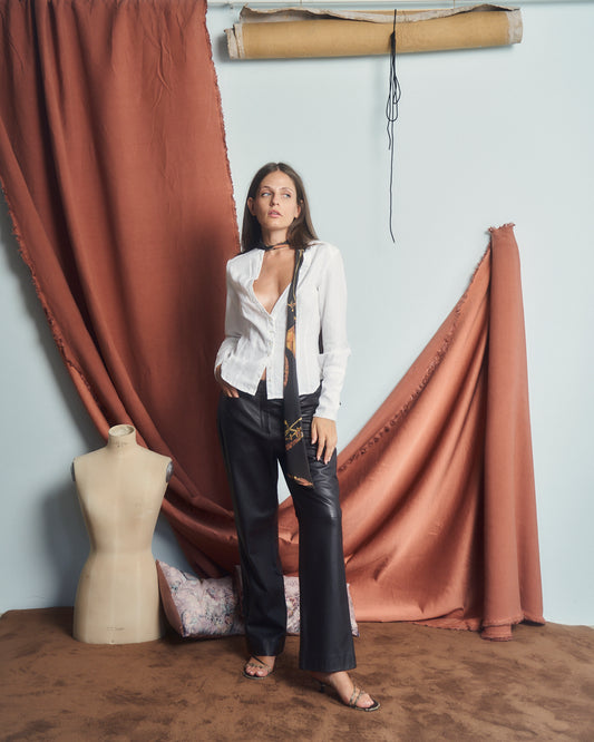 Camicia in cotone jacquard con fusciacca a foulard sul collo, scollo ampio