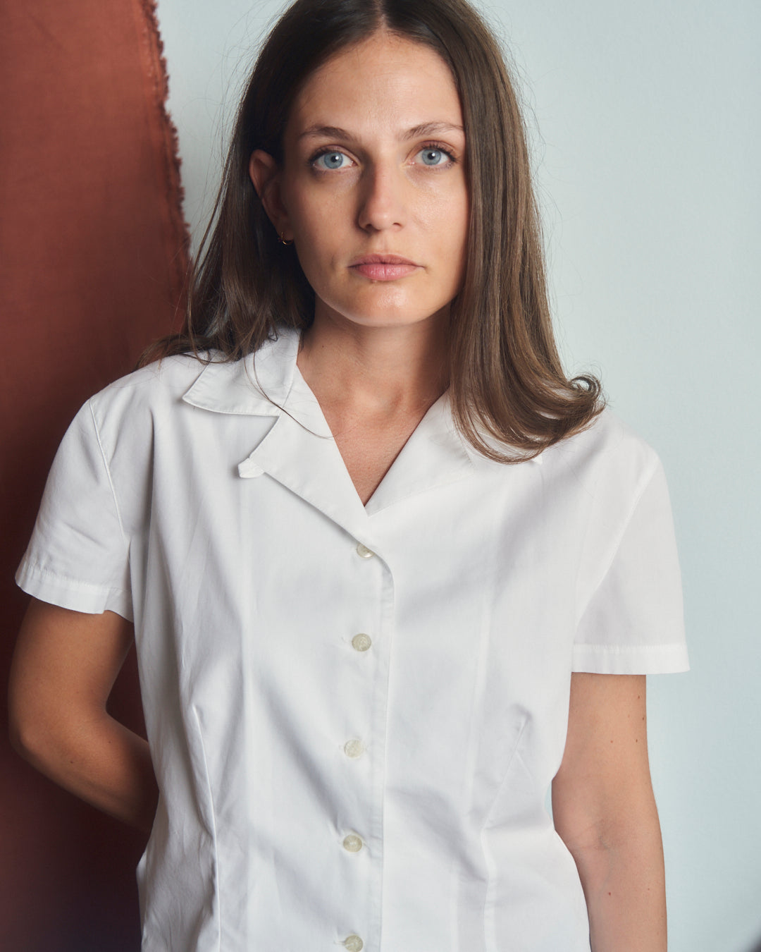 Camicia Moschino con fiocco sul retro, collo hawaii