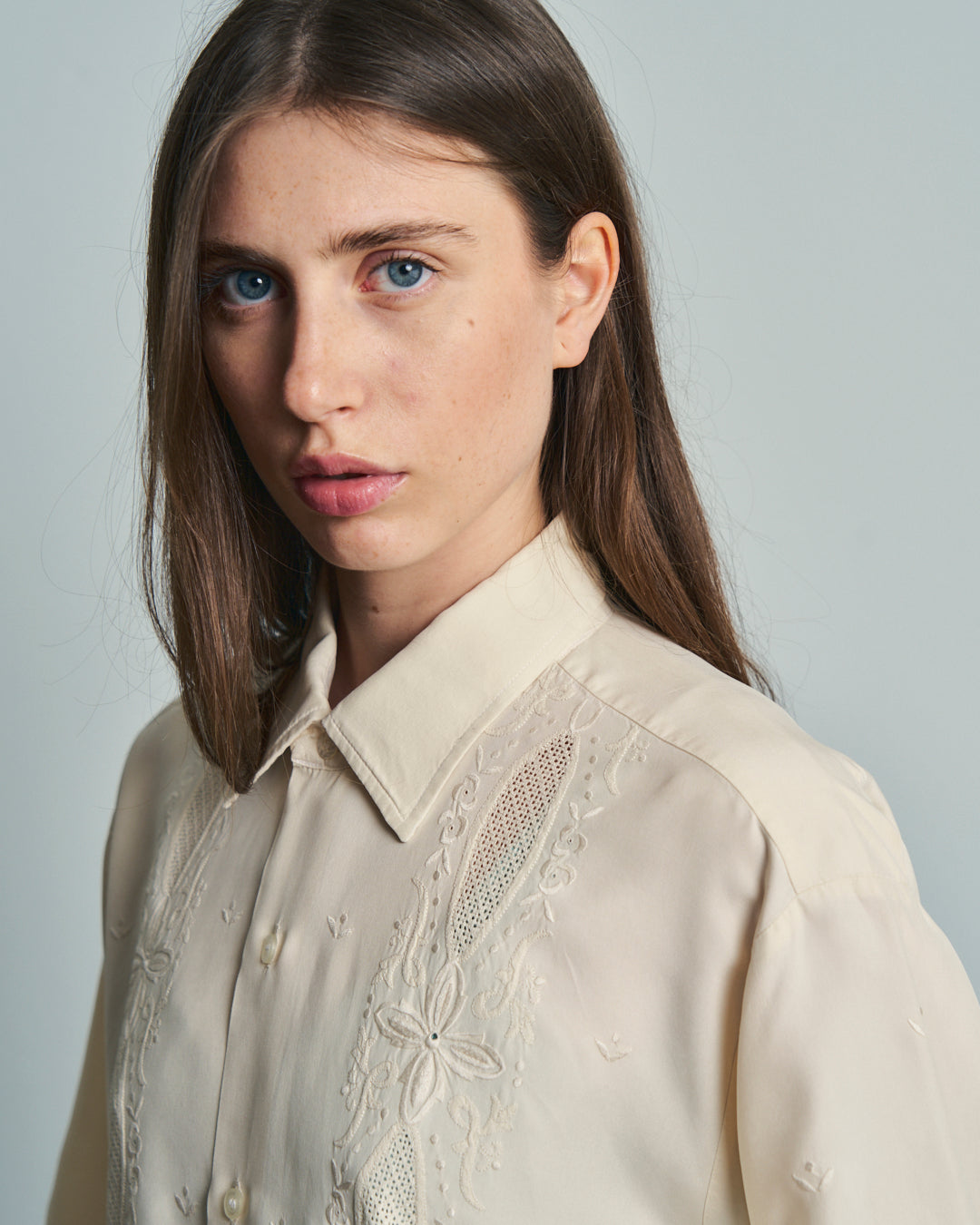 Camicia Orientale ricamata in seta a manica corta