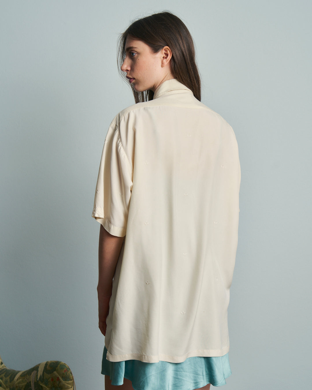 Camicia Orientale ricamata in seta a manica corta