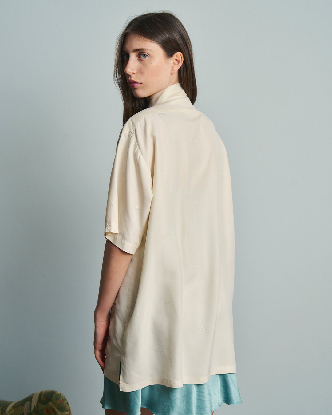 Camicia Orientale ricamata in seta a manica corta