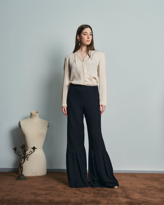 Blusa sartoriale anni 90 in pura seta cloqué con bottone nascosto