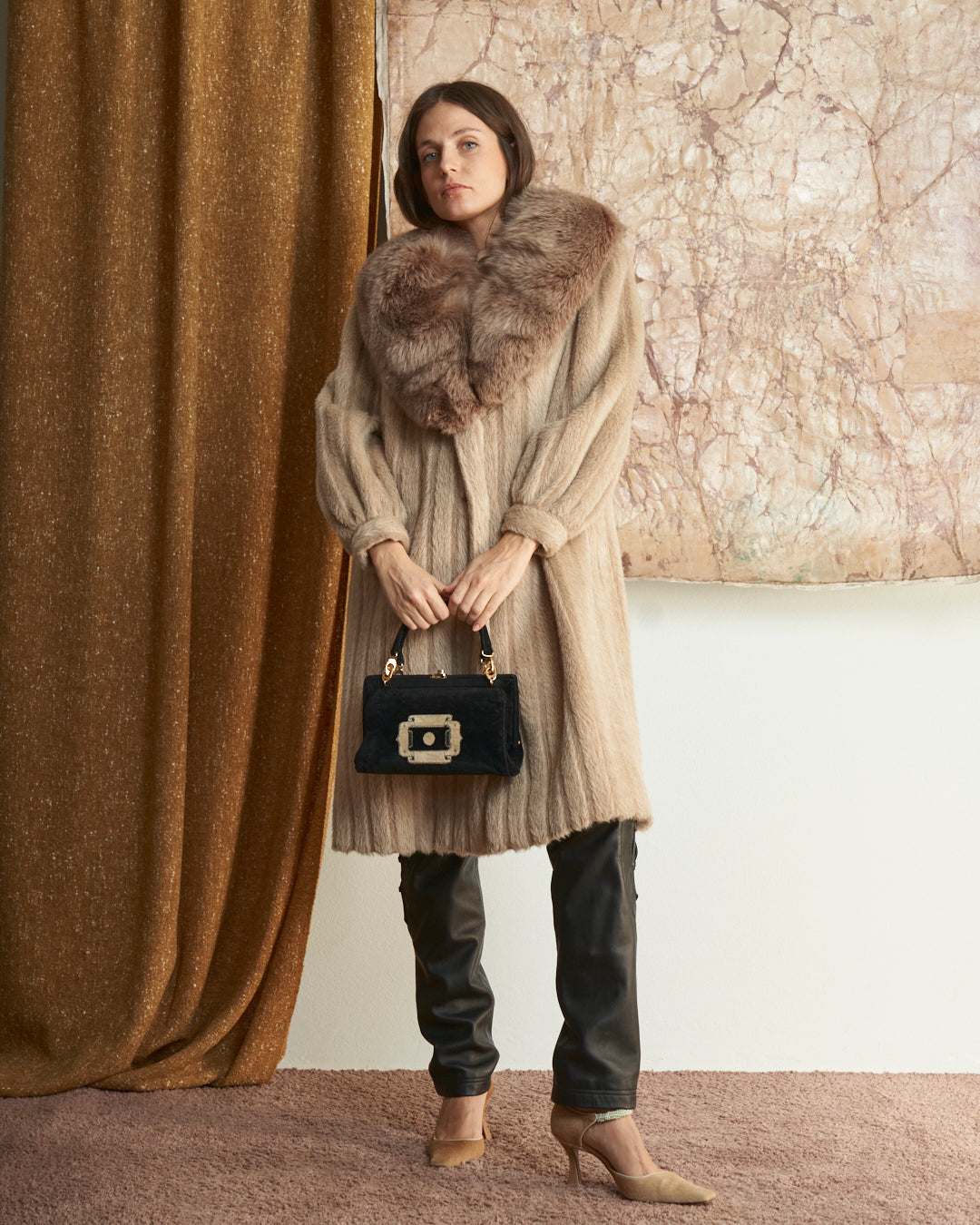 Cappotto sartoriale in alpaca e collo in pelliccia