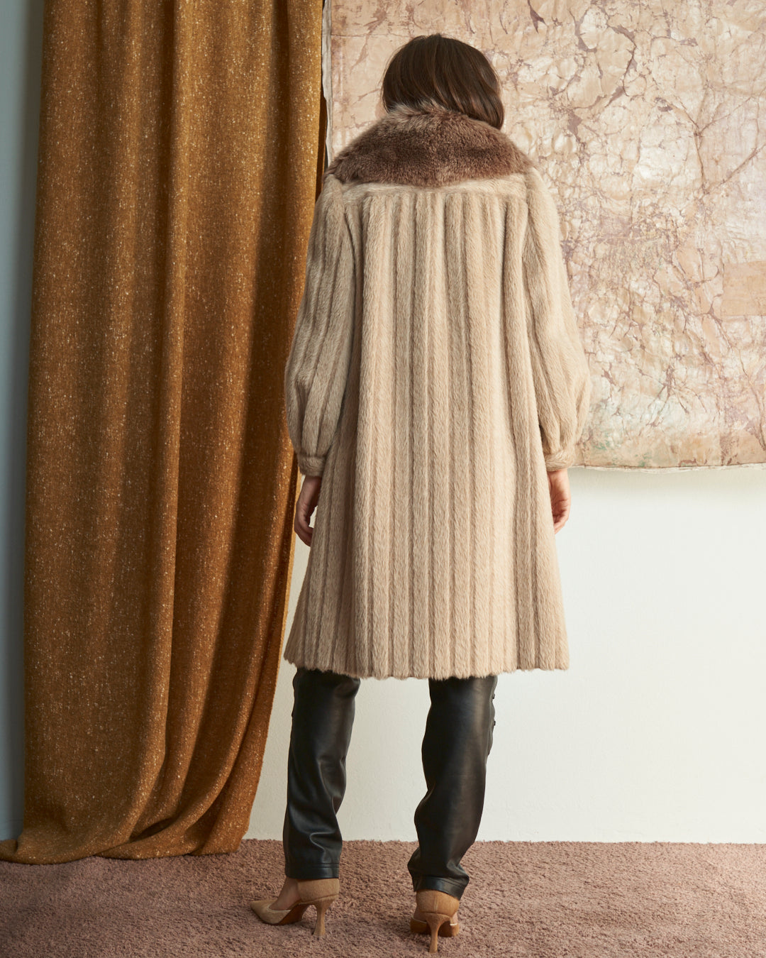 Cappotto sartoriale in alpaca e collo in pelliccia