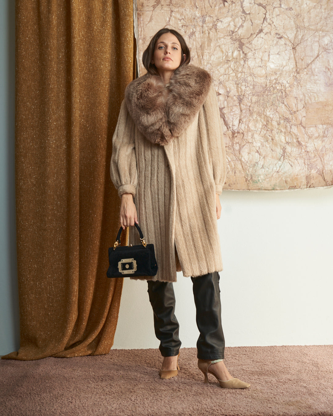 Cappotto sartoriale in alpaca e collo in pelliccia