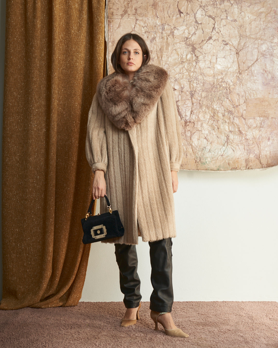 Cappotto sartoriale in alpaca e collo in pelliccia