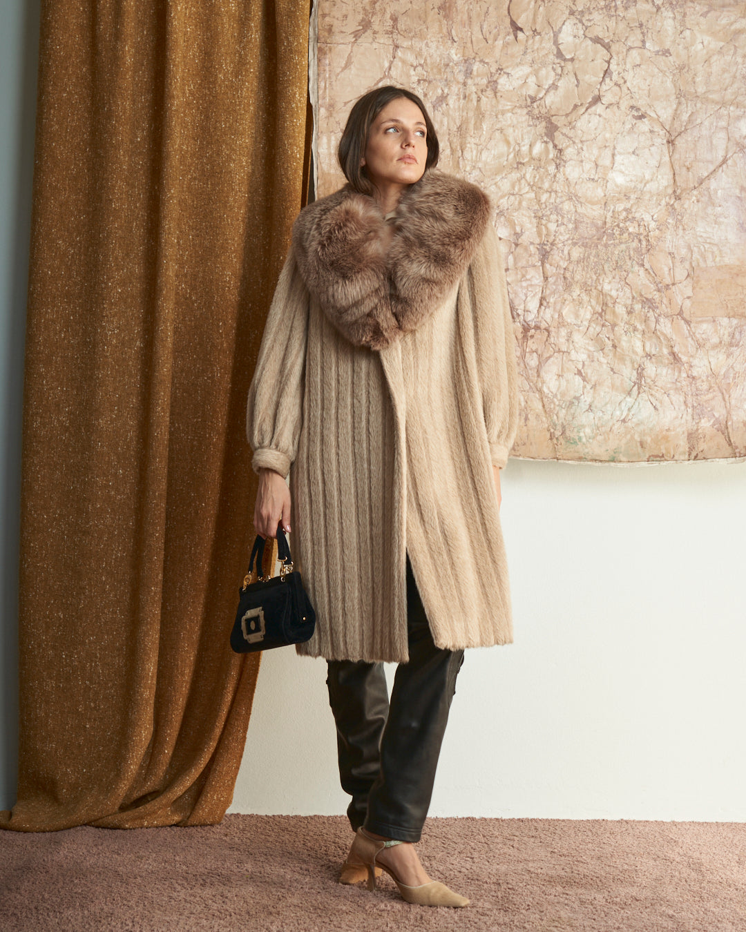 Cappotto sartoriale in alpaca e collo in pelliccia