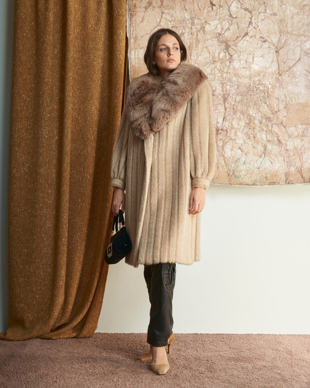 Cappotto sartoriale in alpaca e collo in pelliccia