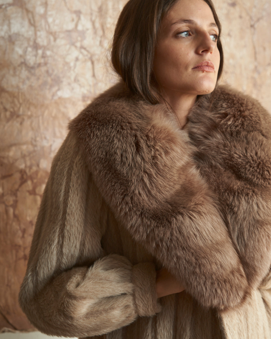 Cappotto sartoriale in alpaca e collo in pelliccia