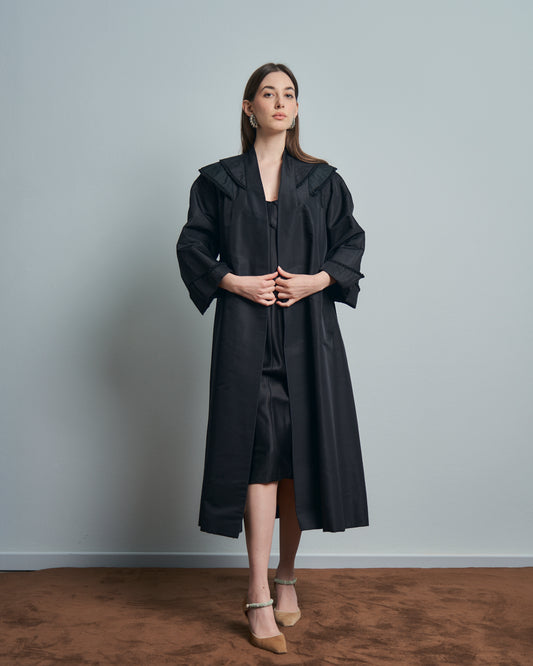 Cappotto anni 50 in seta con collo ampio e passamanerie