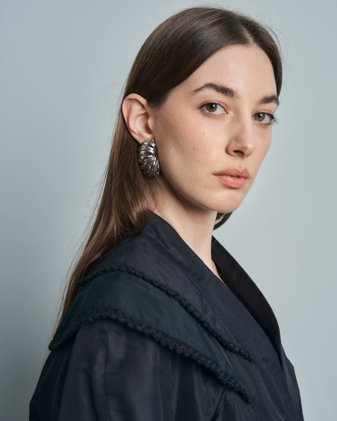 Cappotto anni 50 in seta con collo ampio e passamanerie