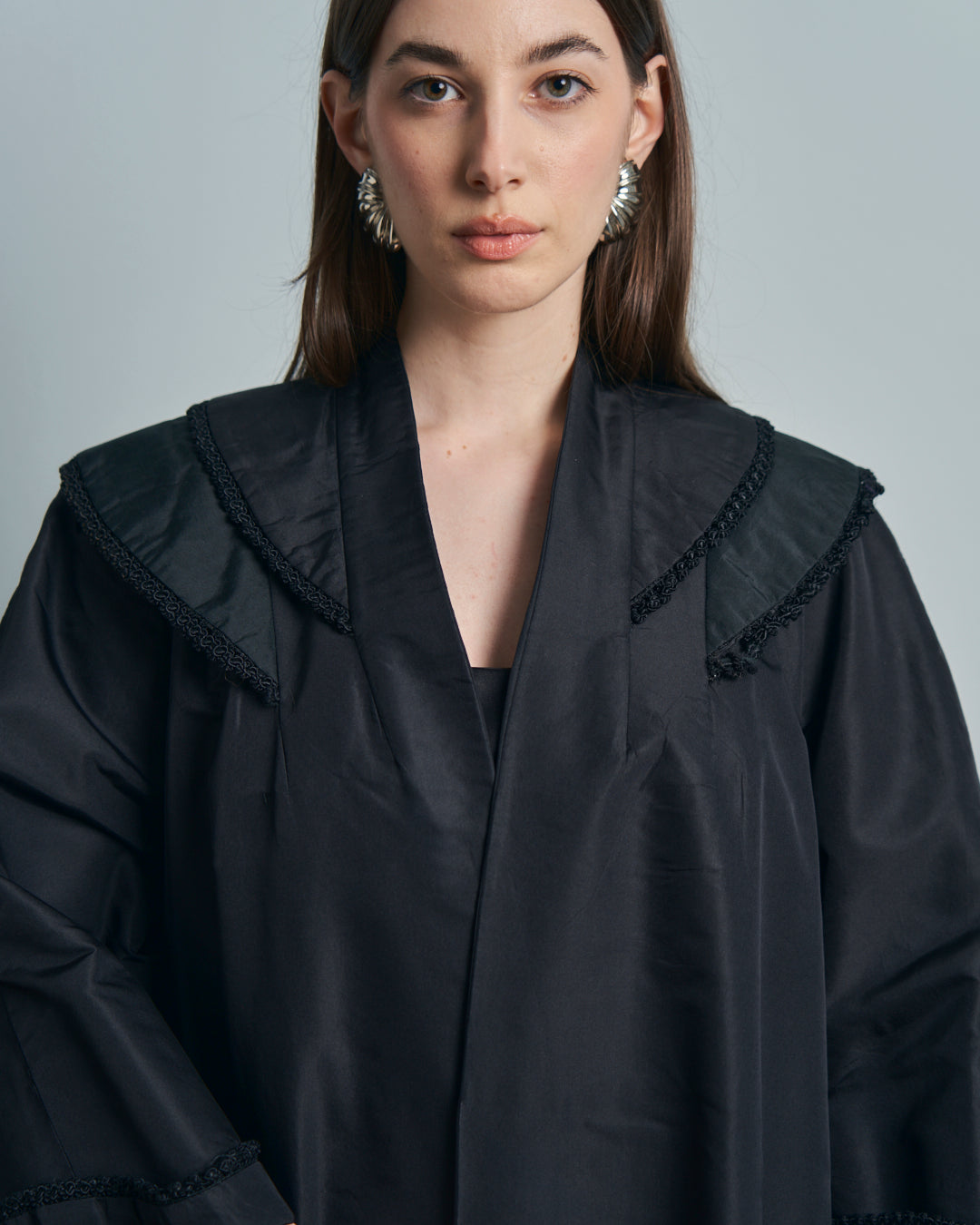 Cappotto anni 50 in seta con collo ampio e passamanerie