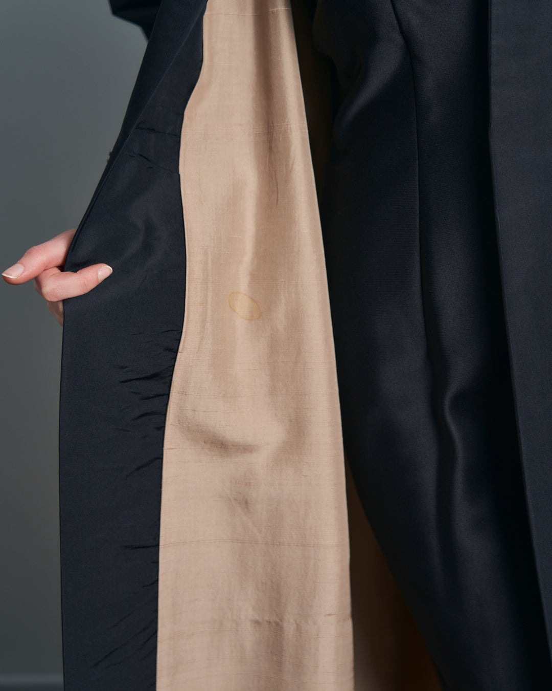 Cappotto anni 50 in seta con collo ampio e passamanerie