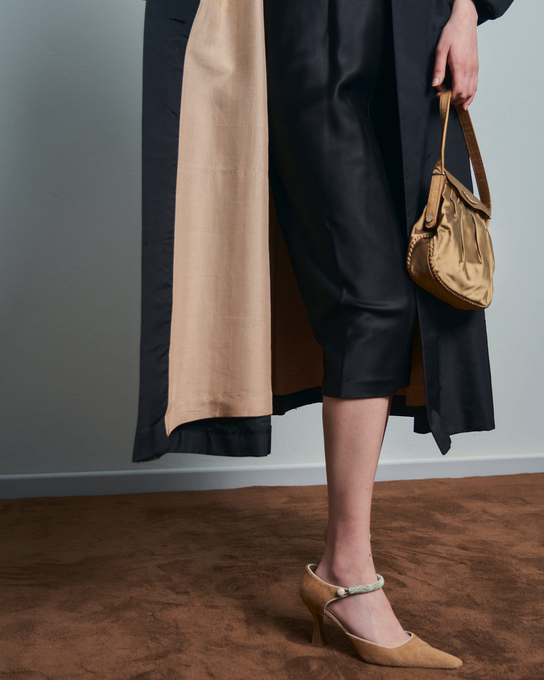 Cappotto anni 50 in seta con collo ampio e passamanerie