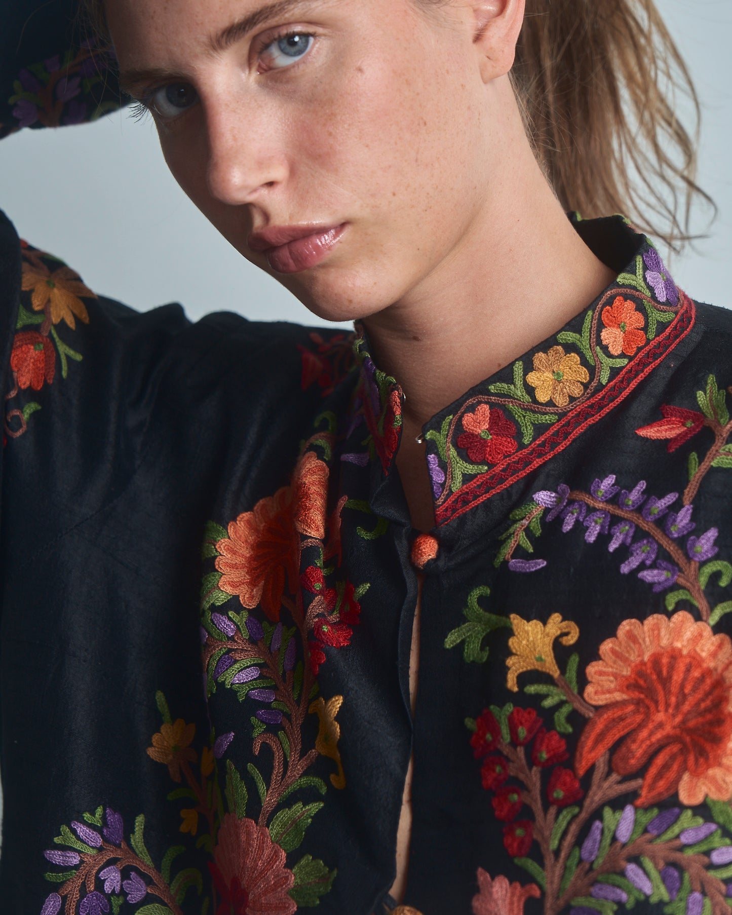 Cappotto leggero in seta ricamato
