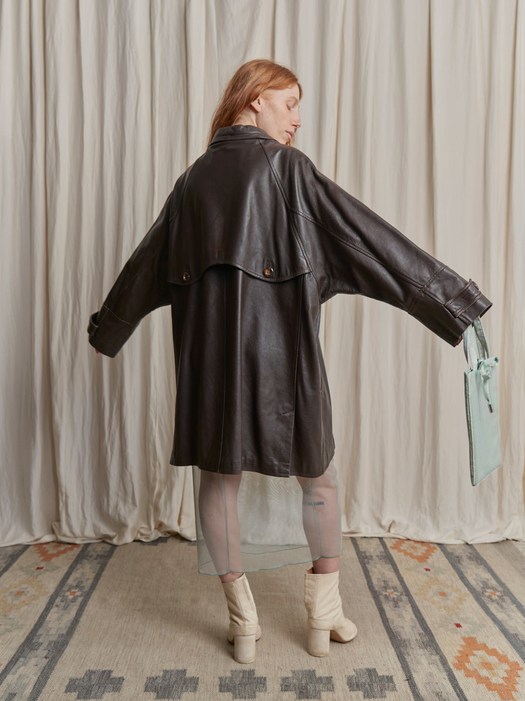 Giacca in pelle a cappotto con carré e spalle raglan