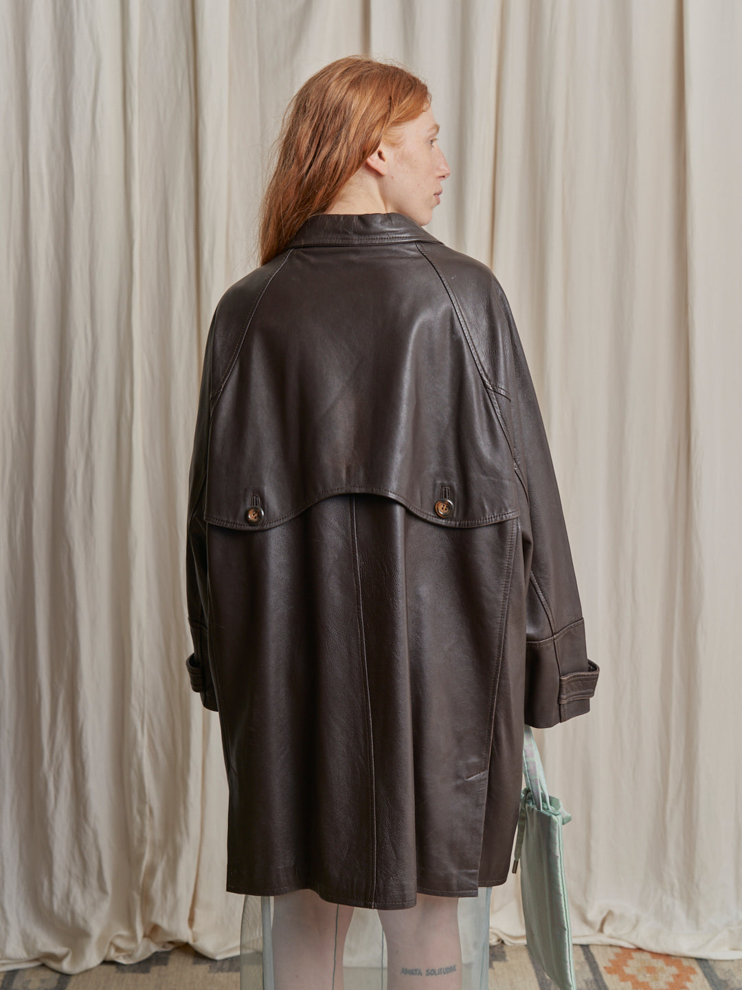 Giacca in pelle a cappotto con carré e spalle raglan